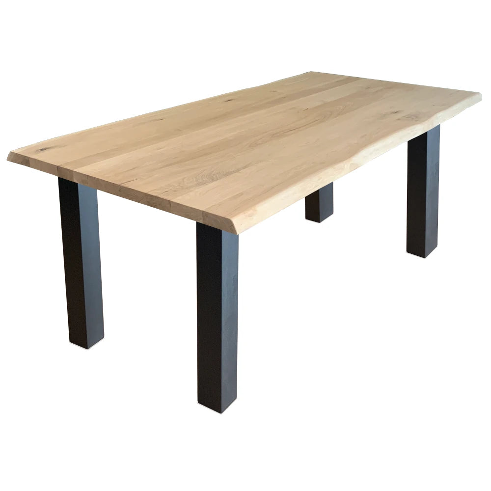"Seke" - Massivholztisch mit geschwungener Tischkante